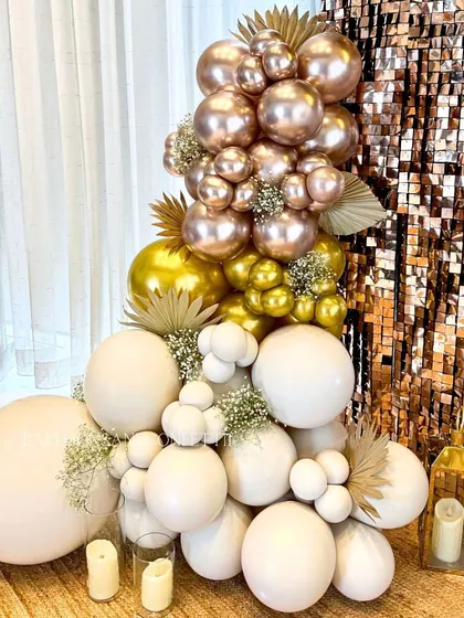 A detailed view of the balloon clusters. I use balloons of various sizes to create a rich, organic shape, and add small floral and dried grass accents for texture.
