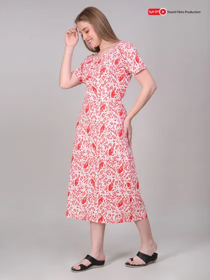 This three-quarter view of the printed dress shows its fit and length. Multiple angles like this are key to reducing returns and increasing customer satisfaction.