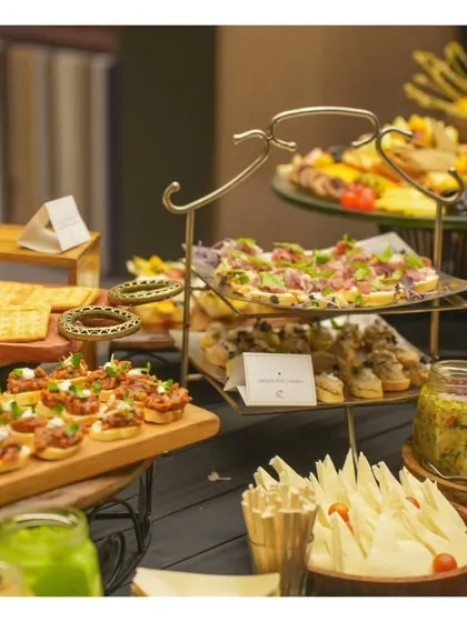 Our tiered stands allow for a dynamic and space-efficient presentation of various appetizers, from flatbreads to cheese platters and dips.