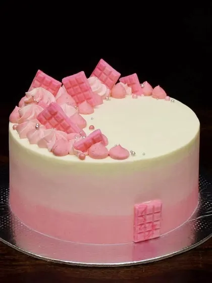 A closer look at the pink ombre buttercream and ruby chocolate details on the Dora and Peppa Pig cake. This cake even survived a long road trip to Shimoga.