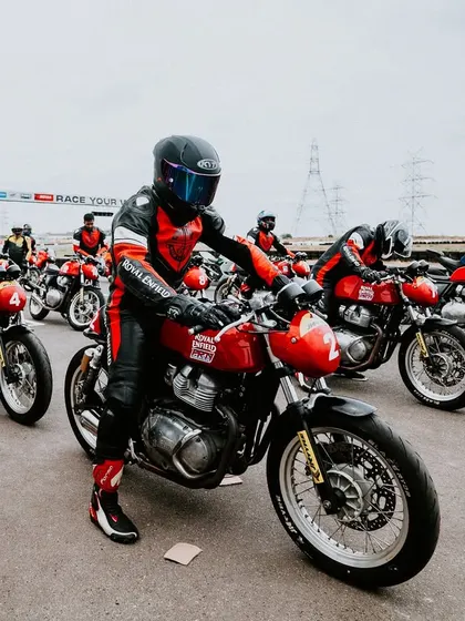 Lined up and ready for the first session. This is the moment where theory meets practice, as riders prepare to follow the coaches onto the track.