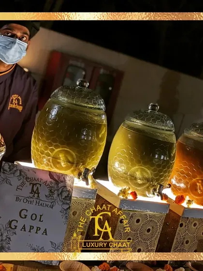 Our elegant Gol Gappa setup features illuminated honeycomb glass jars for our flavored waters. This presentation is designed to be both classy and minimalistic, ensuring the focus remains on the authentic, royal taste of the chaat.