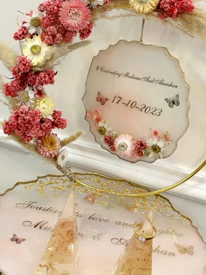 The full view of this romantic and delicate floral hoop ring platter.