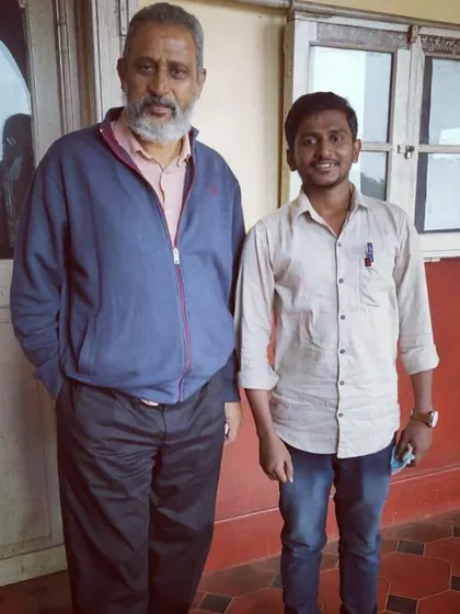 I met senior Kannada film actor Sidlingu Sridhar sir on the sets of an event at KCD college. We had a good discussion, and I felt very happy after meeting him.