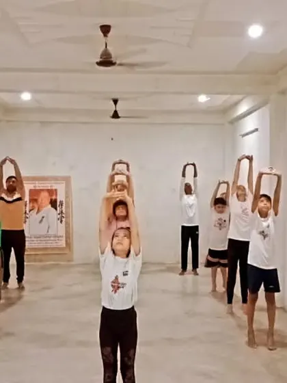 A wider view of the Tadasana practice. The entire class is stretching in unison.