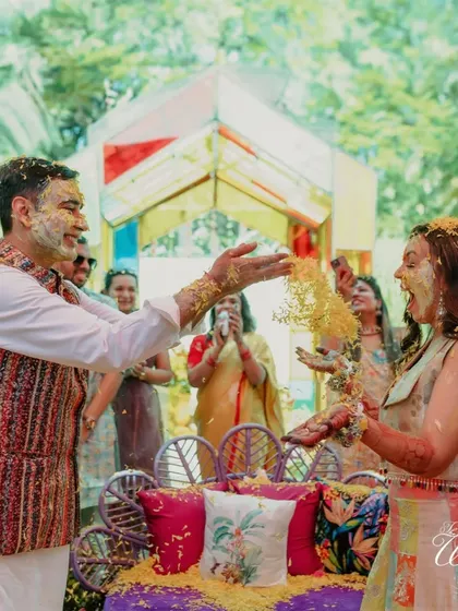 A fun flower fight between the bride and groom at their Haldi.