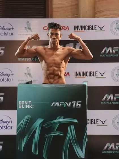 A shredded physique on the scales. This is the result of a disciplined camp and a scientific weight cut.