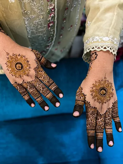 The back of the hands for the groom's sisters, featuring a beautiful mandala design that is both traditional and stylish.