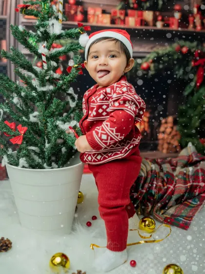 A cheeky glance back at the camera while standing by the tree. These playful moments make for unforgettable photos.