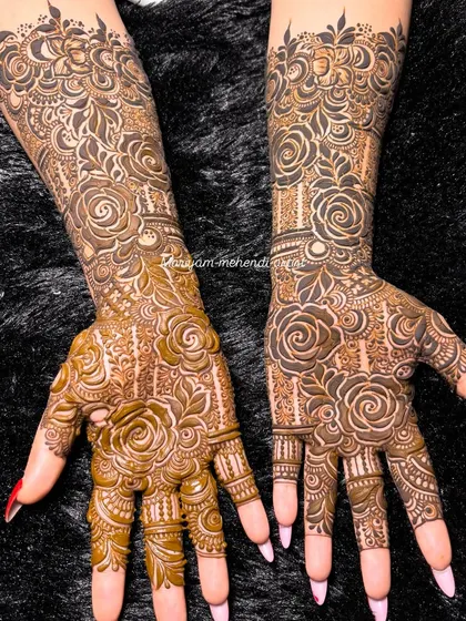 Another angle of the popular Dubai floral design, showing the contrast and shading.