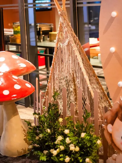 A boho-style teepee and whimsical mushroom props add to the enchanting, wild atmosphere. These elements are perfect for creating cozy nooks and fun photo spots.