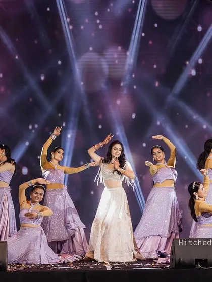 To the love she felt and her heart filled with emotions. This beautiful performance by the bride was a tribute to her journey, with backup dancers adding to the grandeur of the moment.