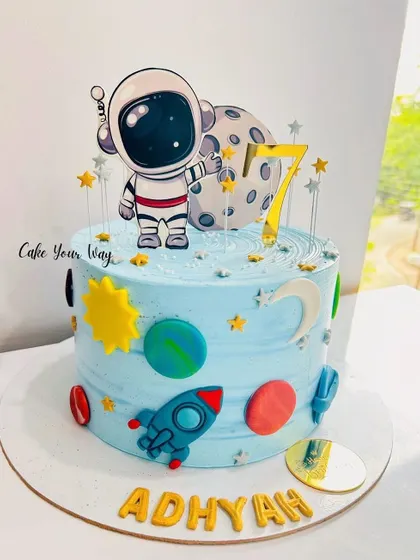 A space-tacular 7th birthday cake, ready for an intergalactic adventure.