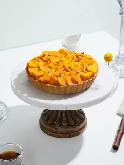 Another view of our mango tart, ready to be sliced and served.