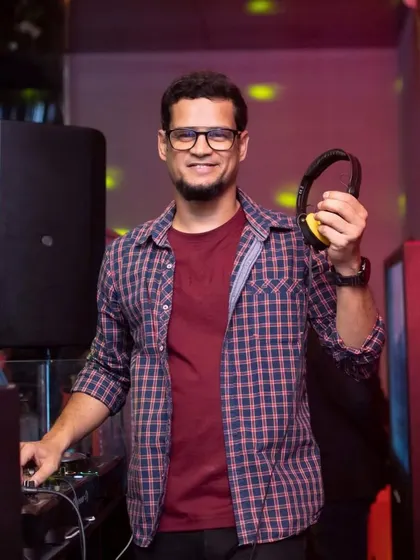 Clicks from a Friday night gig. I'm always happy to be behind the decks, doing what I love.