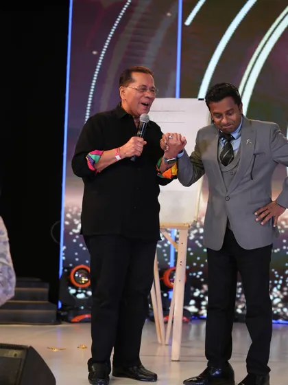 Another candid moment from the MetroBrands show. The genuine reactions of the volunteers are what make the performance so special and entertaining for everyone else.