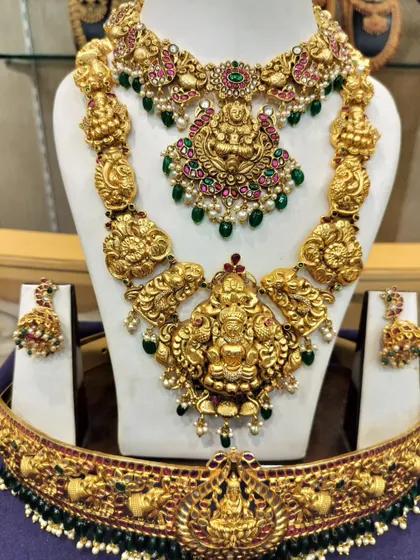 A grand Ganesha-themed bridal set. The large Ganesha pendant is a powerful statement piece for a bride.