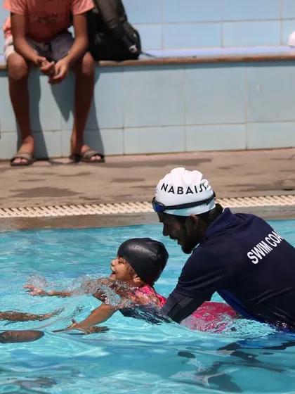 This series shows a complete lesson for our little champion, Anvika. From one-on-one instruction and floating with a noodle to practicing on a kickboard, it’s all about fun and progress.