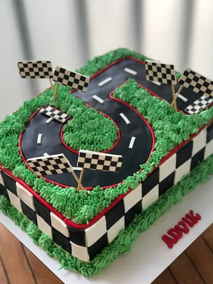 Another view of the number five racetrack cake, showing the checkered flag details.