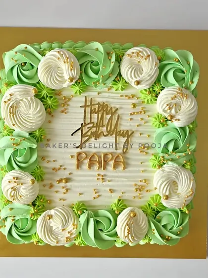The second cake in the milestone celebration set, this one in a lovely pastel green. Coordinated designs for large parties ensure every guest gets a beautiful slice.