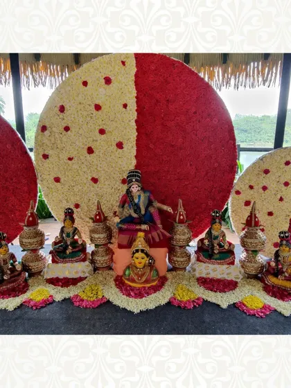 Another beautiful arrangement of traditional dolls for a ceremony. The backdrop of red and white floral discs adds a modern touch to the otherwise classic setup.
