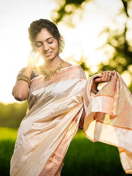 A beautiful sunset shot highlighting the subtle glow of our rental jewellery. It's perfect for outdoor photoshoots and festive gatherings.
