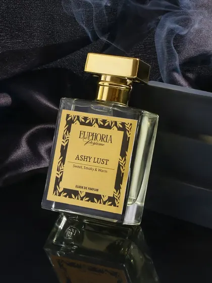 To capture the 'Smoky & Warm' essence of this perfume, I used a dark, silky fabric and wisps of smoke. This moody and mysterious setup creates a powerful sense of allure and sophistication.