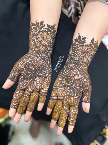 Here is another angle of the hibiscus palm design, showing how the pattern fills the hand completely. This style is great for photographs and looks stunning during festive ceremonies.