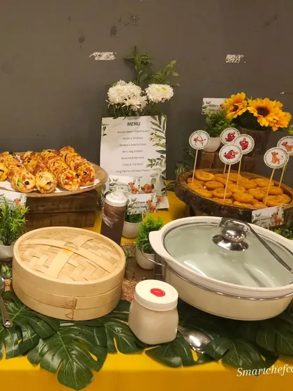 A closer look at the menu and setup for the Lion King-themed party. The spread includes mini pizzas, nuggets in themed containers, and a delicious-looking soup.