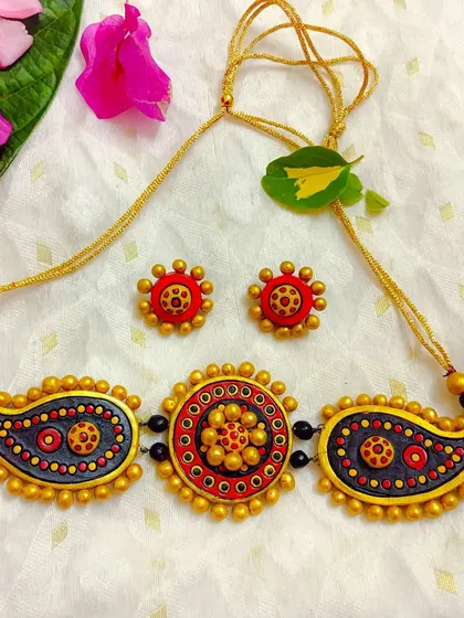 These are additional images and videos showing the wide assortment of necklace sets in various designs and colors that I have available for wholesale.