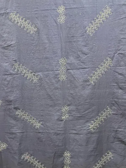 The scattered motifs on the Mangalgiri cotton saree give it a light, airy feel, making it perfect for elegant daywear.
