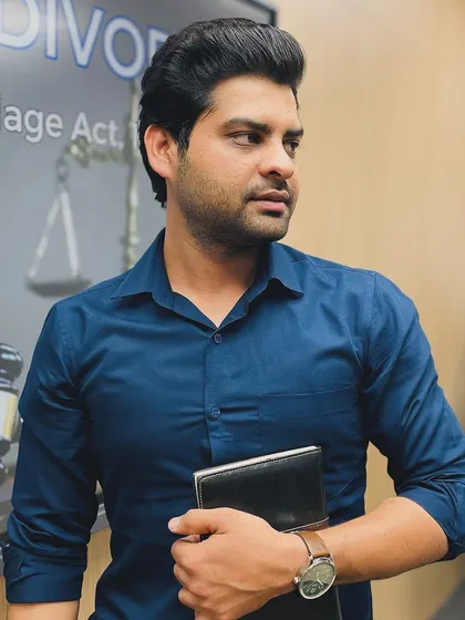 A moment from my session on family law. The background shows the topic of the day: "Grounds of Divorce under the Hindu Marriage Act," a crucial subject for both legal practice and judiciary exams.