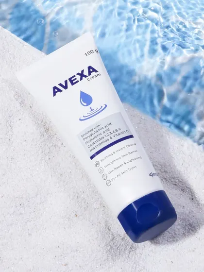For this hydrating cream, I placed the product on a white sandy texture with water ripples in the background. This visual language strongly conveys the cream's moisturizing and cooling properties.