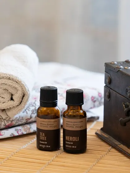 The essence of relaxation. I use pure essential oils like Tea Tree and Neroli in my treatments to provide therapeutic benefits for both your body and mind.
