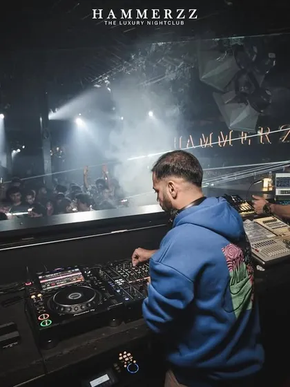 The lighting rig at Hammerzz is world-class, and I use it to create an immersive experience.