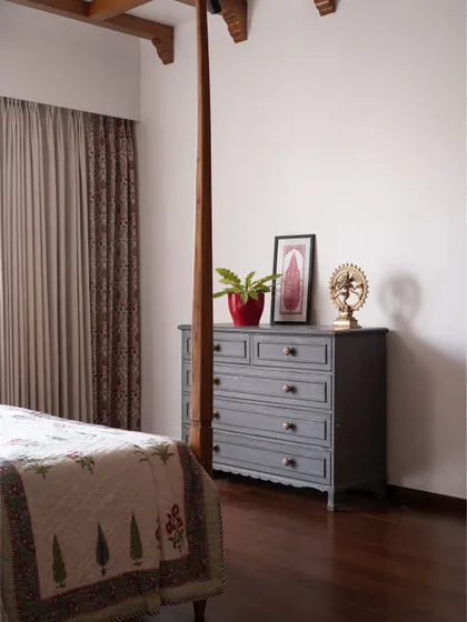 A duplicate of image 4, showing the minimalist corner of the bedroom.