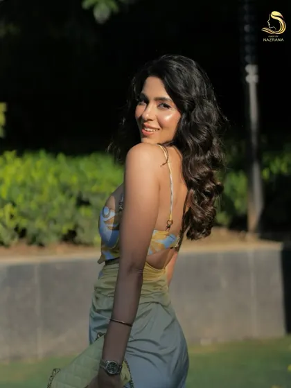 A happy, sun-kissed shot showing off these beautiful beachy waves. This style is perfect for a daytime event or a summer party.