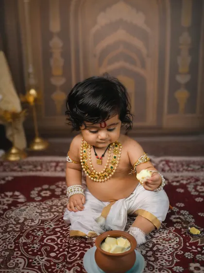 A close-up of the little "Maakhanchor" (butter thief) enjoying his treat. The details, from the jewelry to the expression, are perfect.