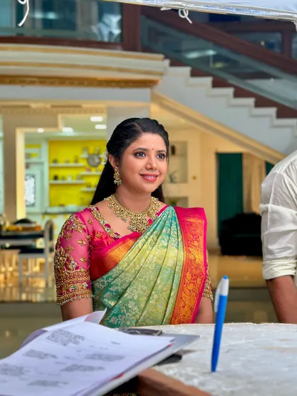 Actress Swetha Khelge looking lovely on set, wearing a simple and elegant antique-finish necklace.