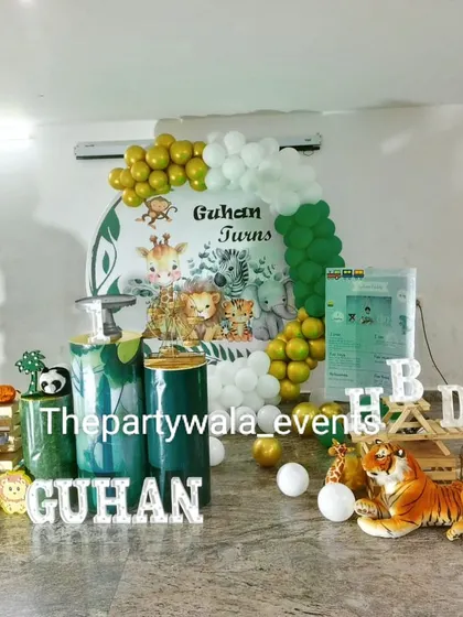 A classic jungle theme with green and teal pedestals and a variety of animal friends.