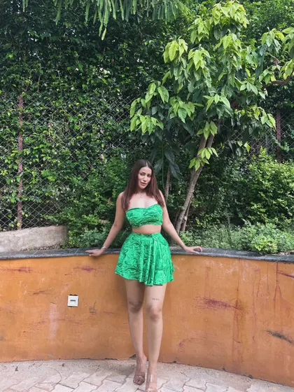 A full view of the fun and vibrant green printed set.