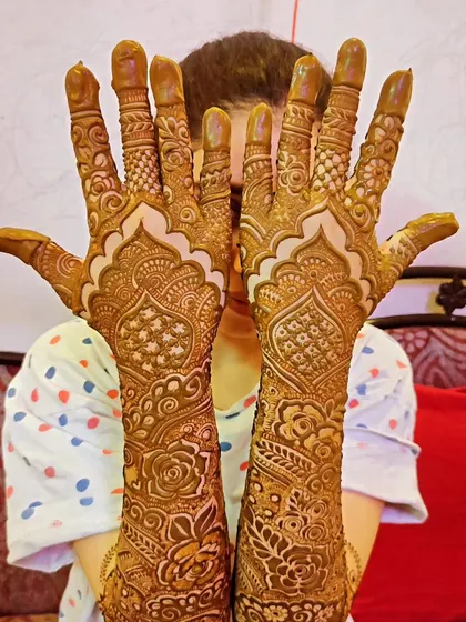 Saniya showing off her intricate bridal mehndi, which features a mix of geometric and floral patterns.