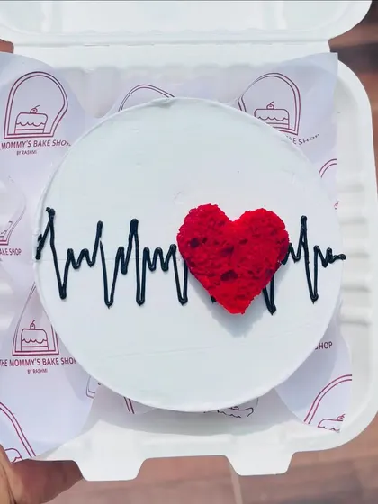 This bento cake features a heartbeat line with a textured red velvet heart. It's a popular choice for anniversaries and Valentine's Day.