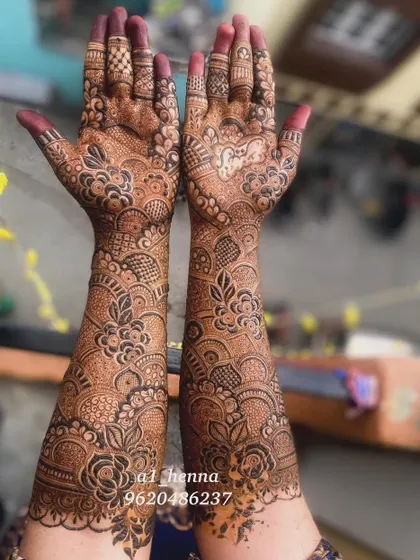 Bride Huzaifa's hands adorned with a classic bridal design, featuring traditional motifs and full finger coverage.