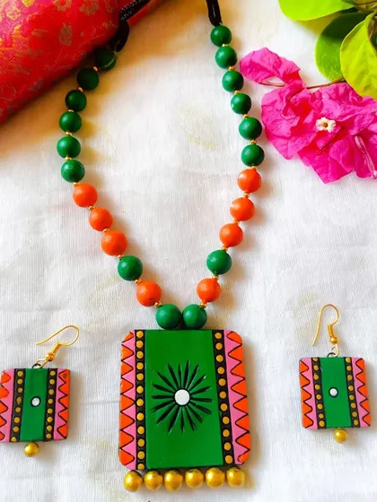 A green and orange version of the rectangular pendant set, perfect for Independence Day or other national events.