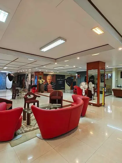 A look inside the studio where our hands-on photography training takes place. It is a professional and comfortable space equipped with various lighting setups and backdrops, allowing you to practice what you learn in a real-world environment. This is where we move beyond theory and start creating great images together.