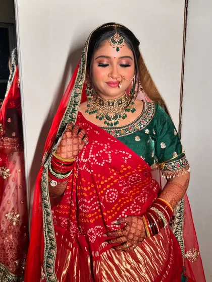 A lovely portrait of the bride, showcasing her complete look with the traditional Gharchola drape.
