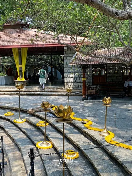 A duplicate image of the beautiful and tranquil walkway decor.