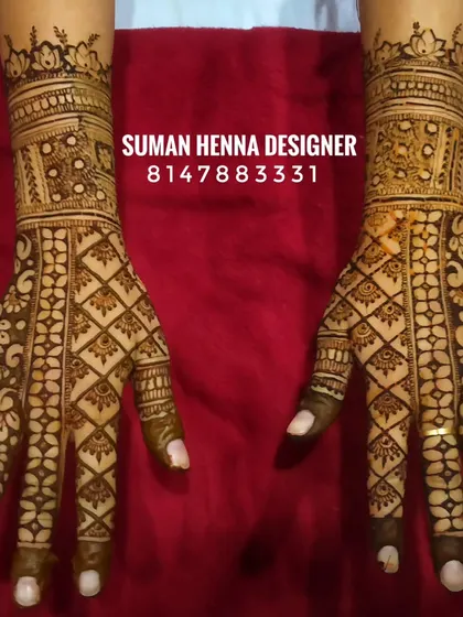 A beautiful design for the back of the hands. This style is perfect for bridesmaids, family members, or for anyone wanting a beautiful henna pattern for a festival or party.