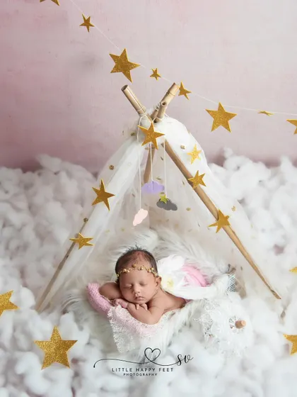 Twinkle, twinkle, little star. This dreamy teepee setup, surrounded by fluffy clouds and golden stars, is one of my most popular fantasy themes for a reason. It's simply magical.